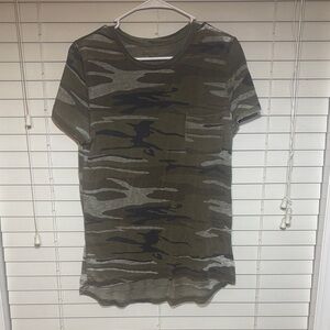 Zoe + Liv Camouflage T-Shirt - Green and Black